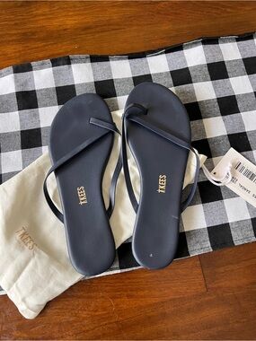 RILEY Criss-Cross Sandal